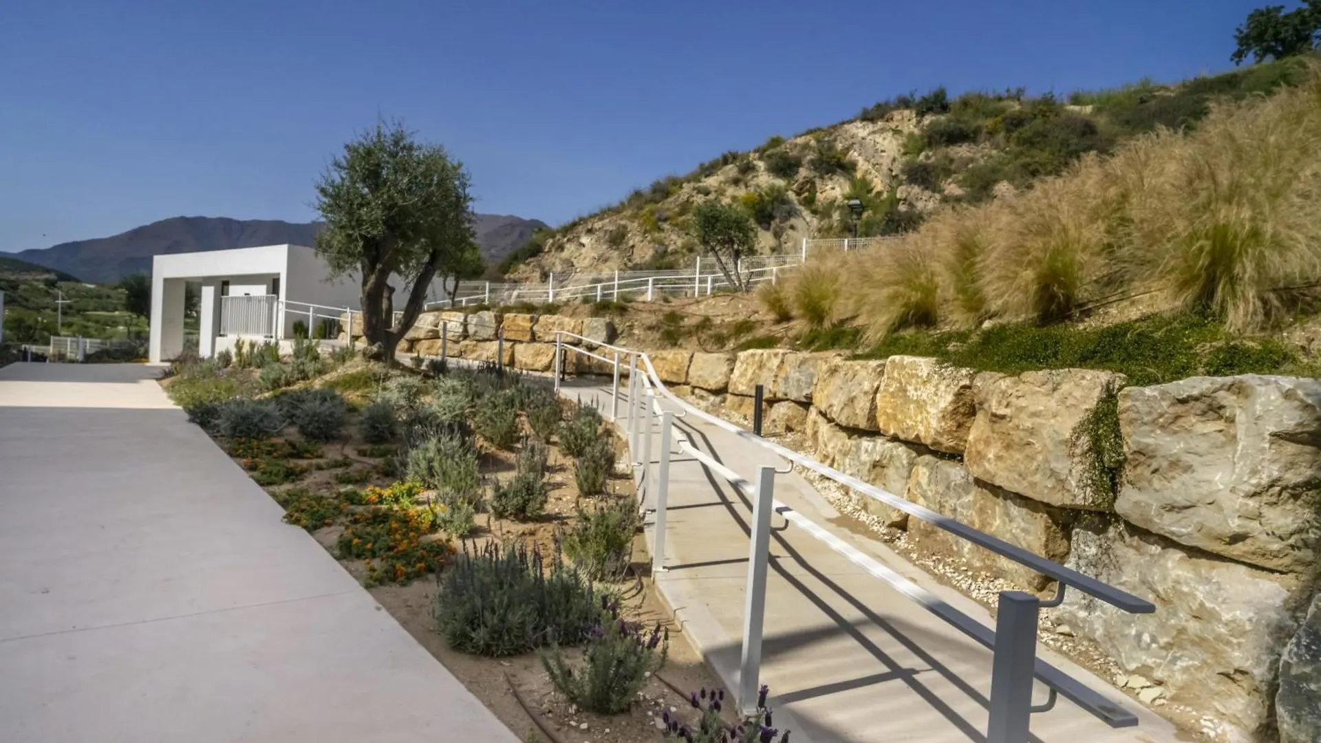 Fabuloso Apartamento Con Jardin Privado Y Jacuzzi Estepona Lejlighed