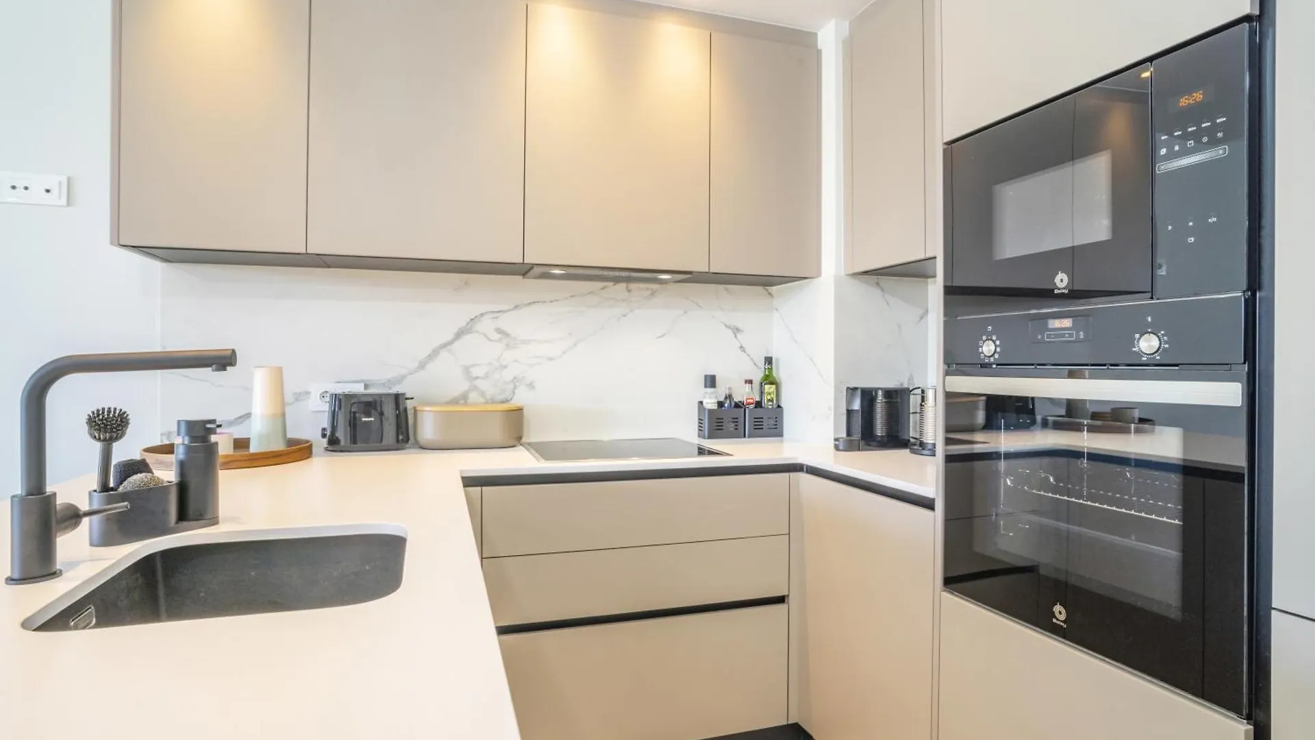 Fabuloso Apartamento Con Jardin Privado Y Jacuzzi Estepona Spanien